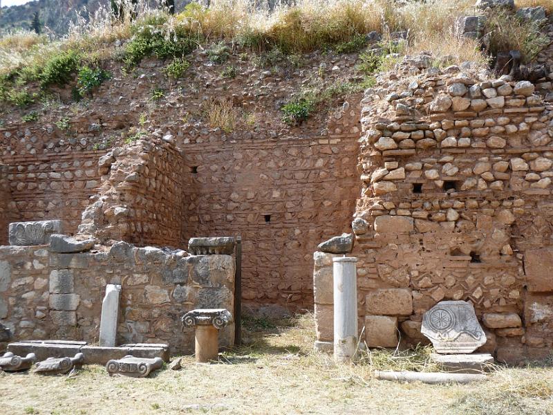 P1000525.JPG -   Delphi: Der rmische Markt.  