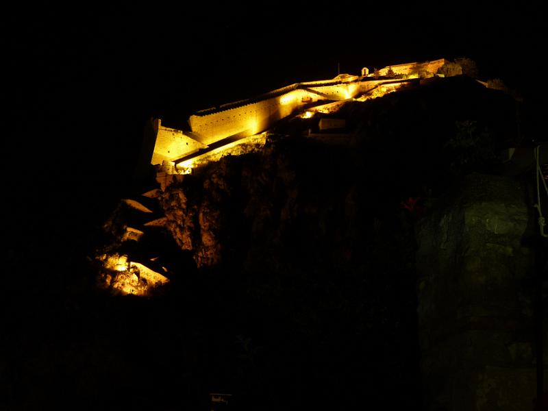 P1000969.JPG -   Die Burg bei Nacht  