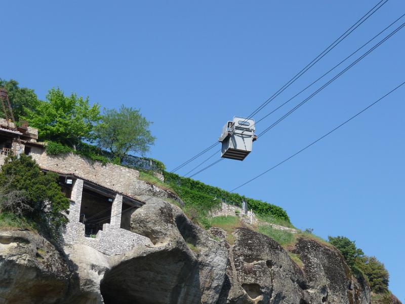 P1010638.JPG -   Meteora: Der moderne "Korb"  