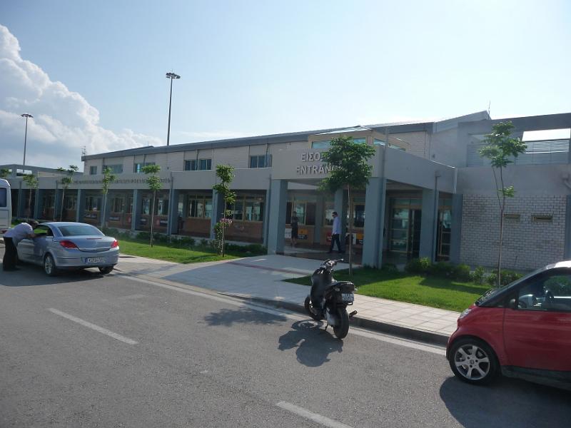 P1010895.JPG -   Der neue Hafen in Patras (South Port): Passenger Terminal  
